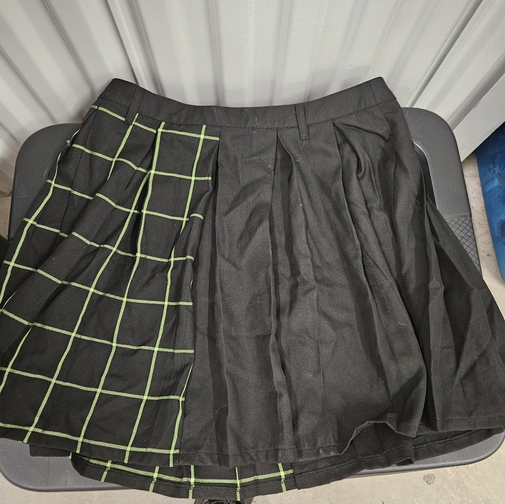 NWT Social Collision Black & Green grid split skirt sz L - Picture 2 of 3